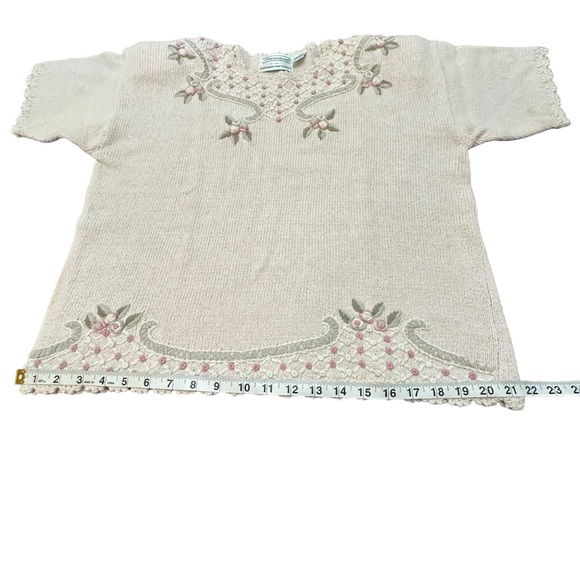 VINTAGE SHENANIGANS BRAND SHORT SLEEVED SWEATER SIZE MEDIUM. - Picture 6 of 9